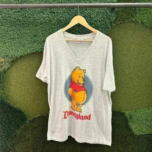 Vintage Disneyland Winnie The Pooh V-Neck T-shirt Size  XL